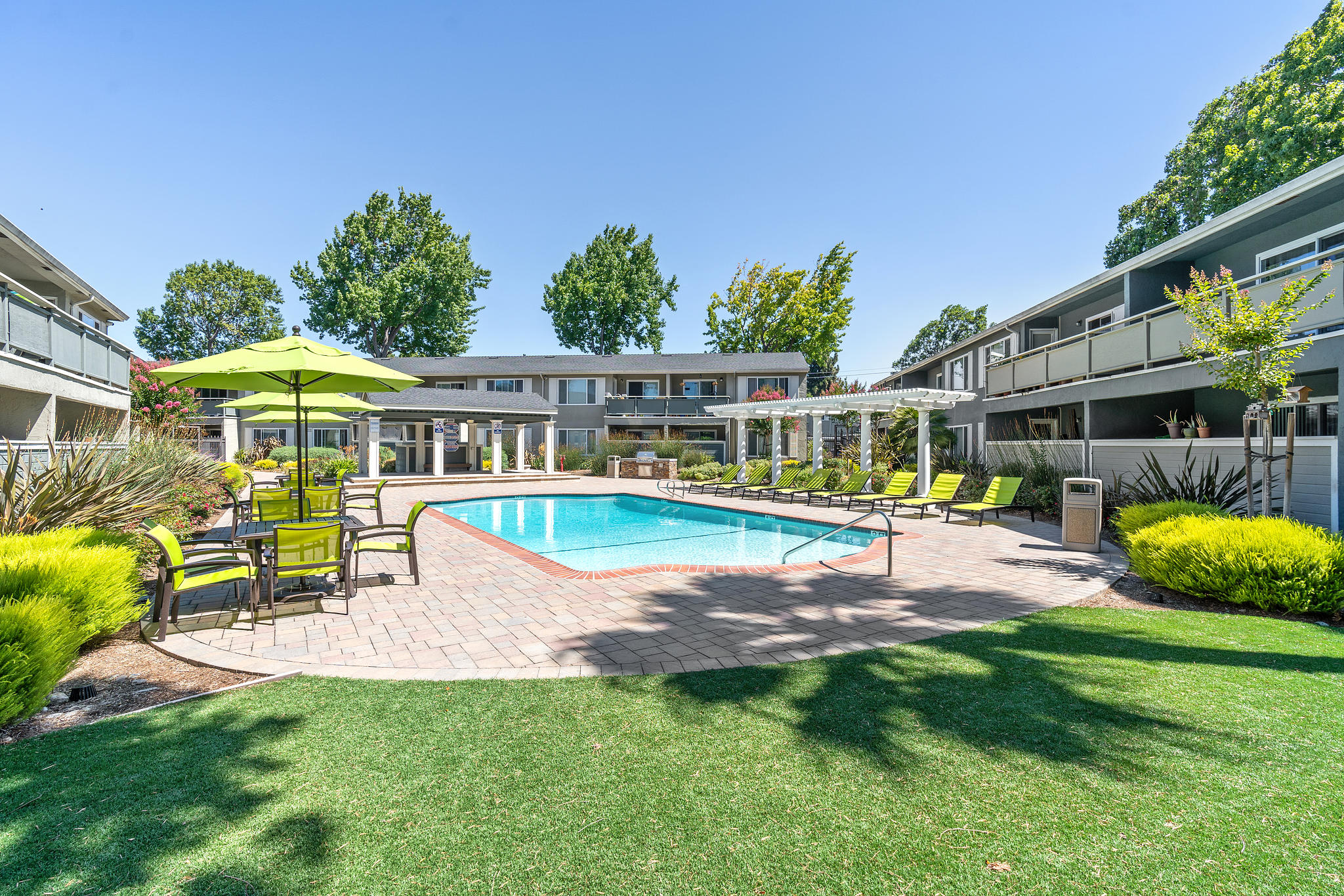 Pinebrook Apartments photo 4